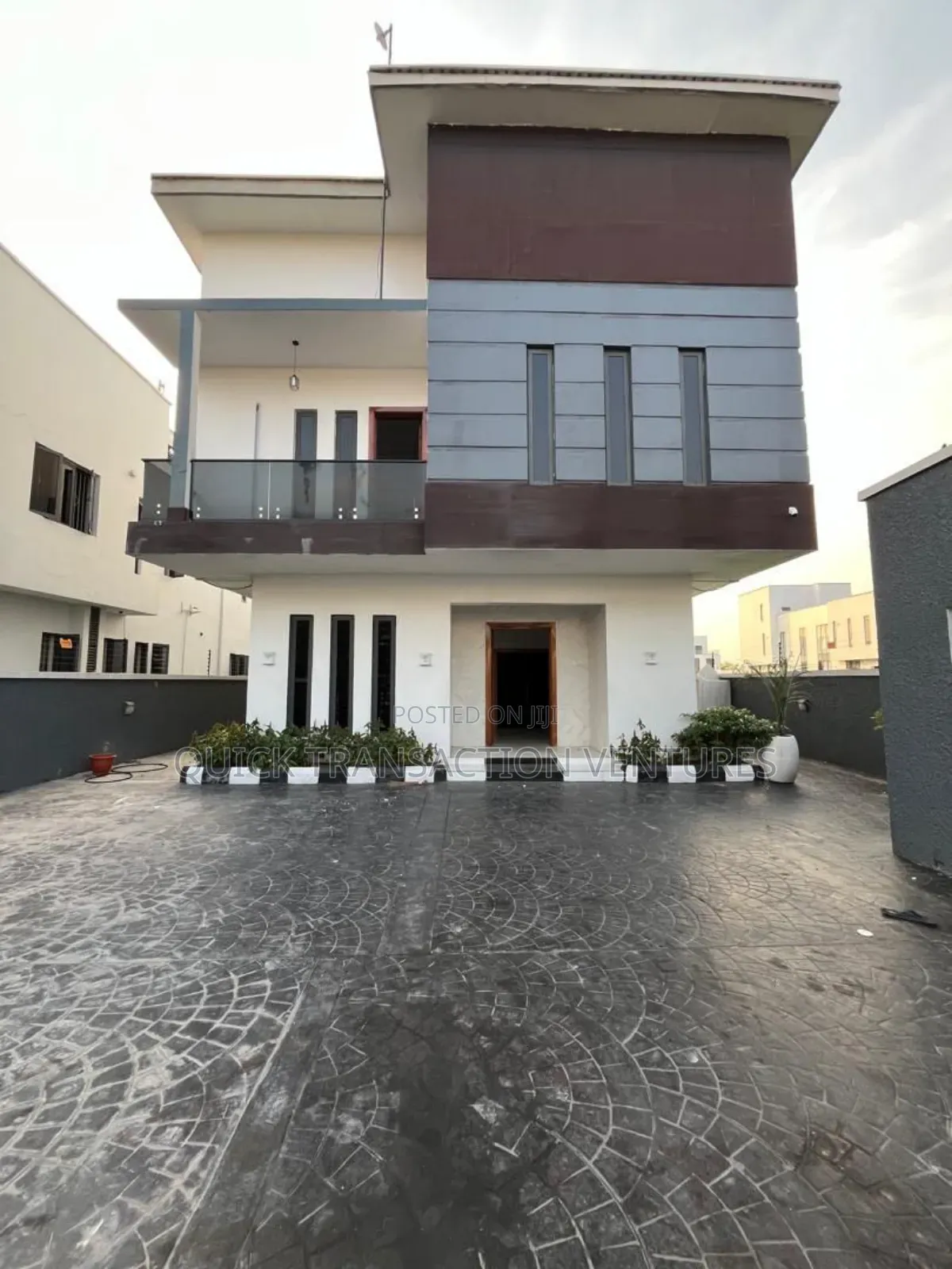 5bdrm Duplex in Pinnock Beach Estate, Osapa london for rent in Osapa london