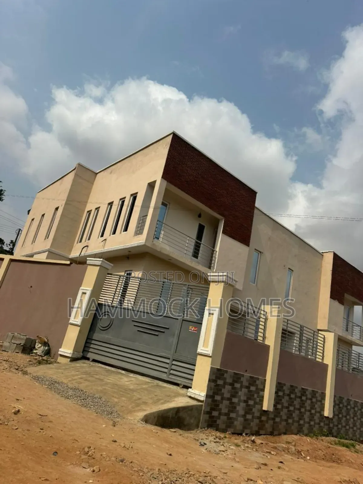 4bdrm Duplex in Jericho Gra for sale in Jericho