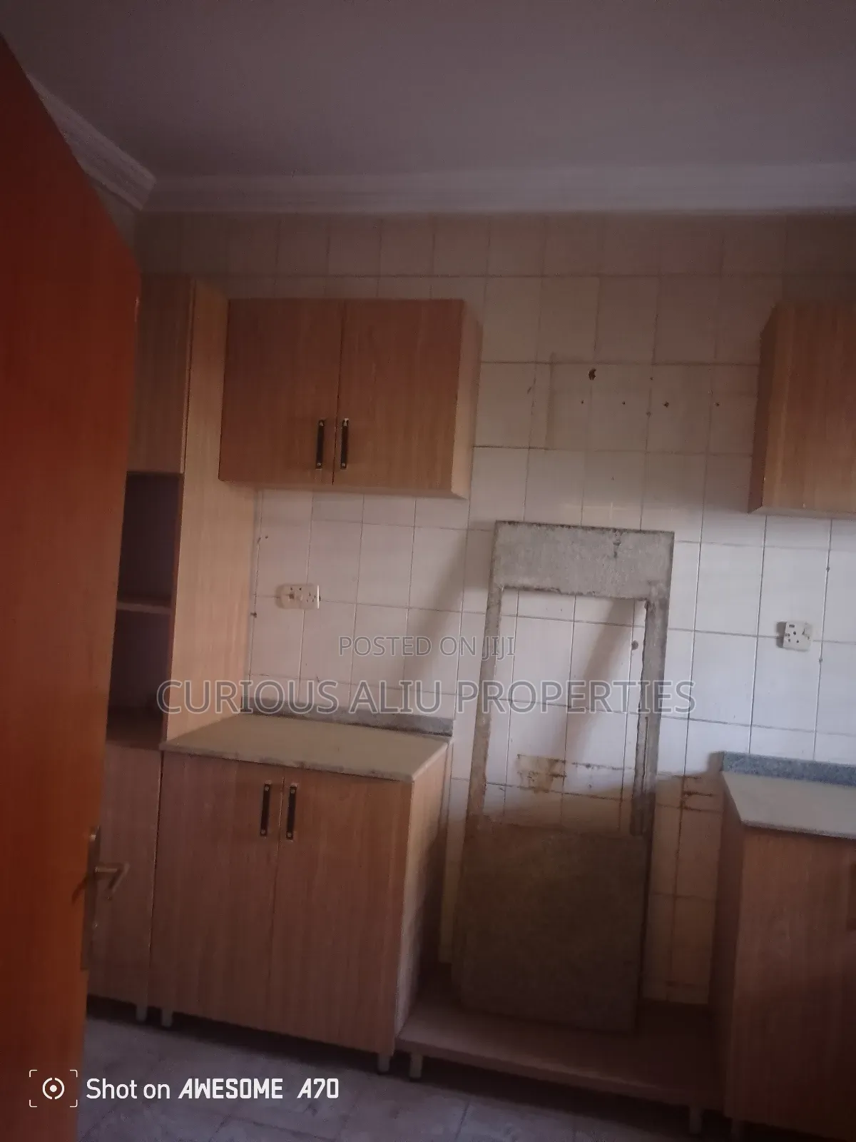 Three Bedroom for Rent Commercial in Utako