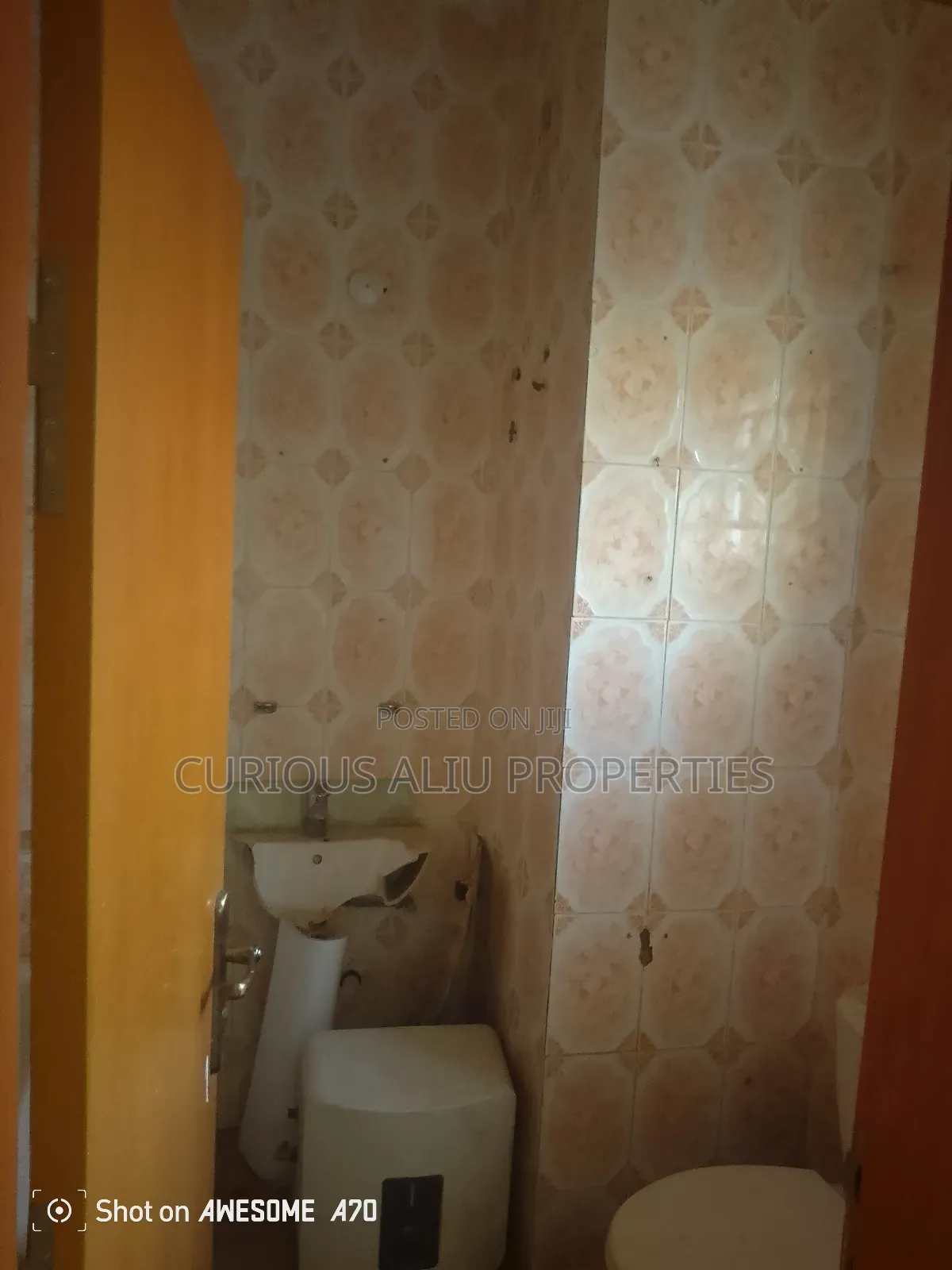Three Bedroom for Rent Commercial in Utako