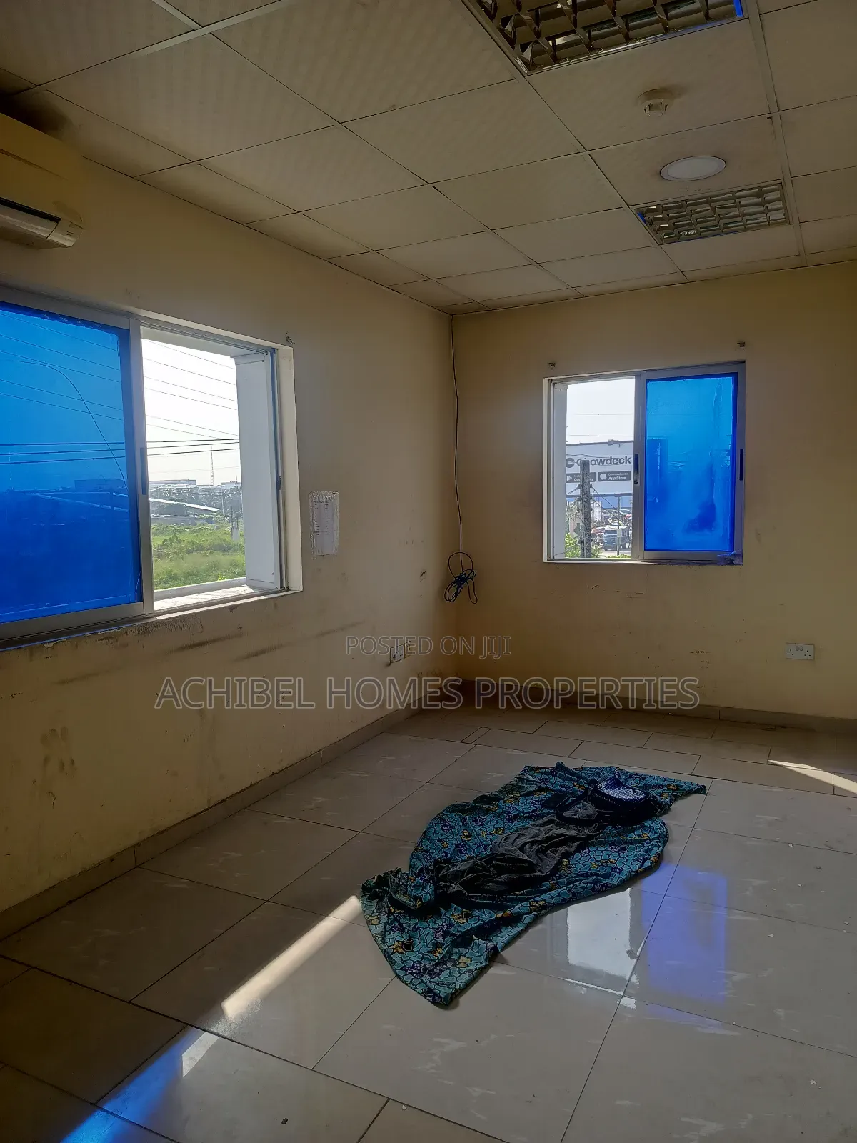 A 250 Square Meter Office Space in Lekki Phase 1 in Ikate