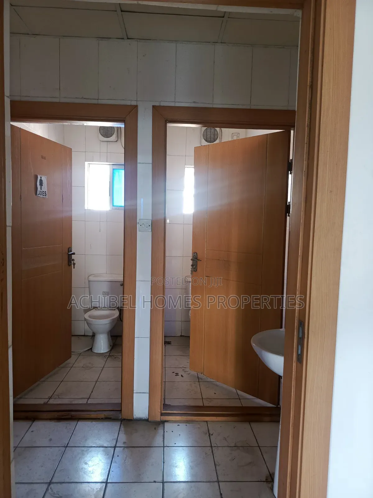 A 250 Square Meter Office Space in Lekki Phase 1 in Ikate