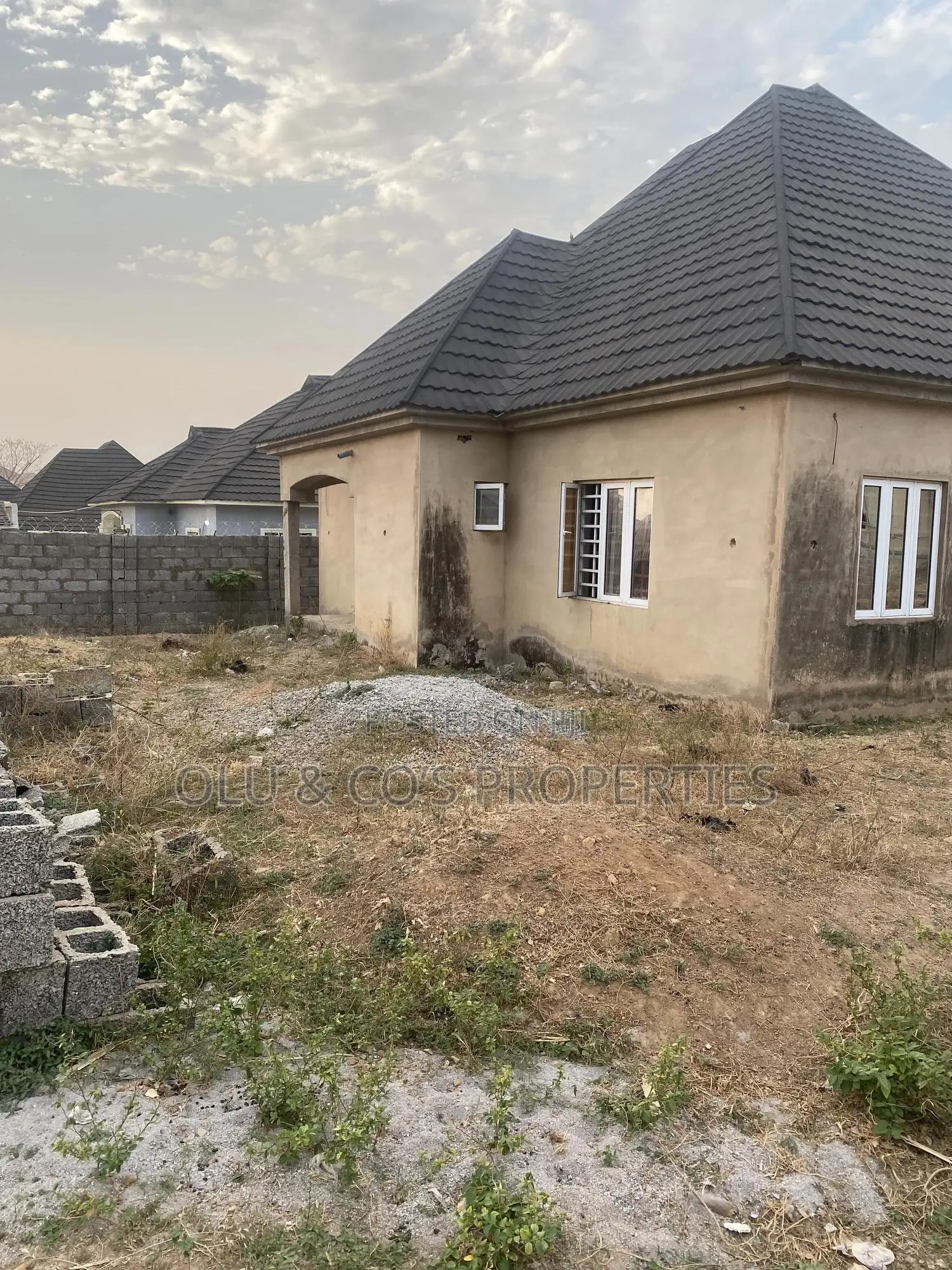 3bdrm Bungalow in An Estate Behind Von, Lugbe District for sale in Lugbe District
