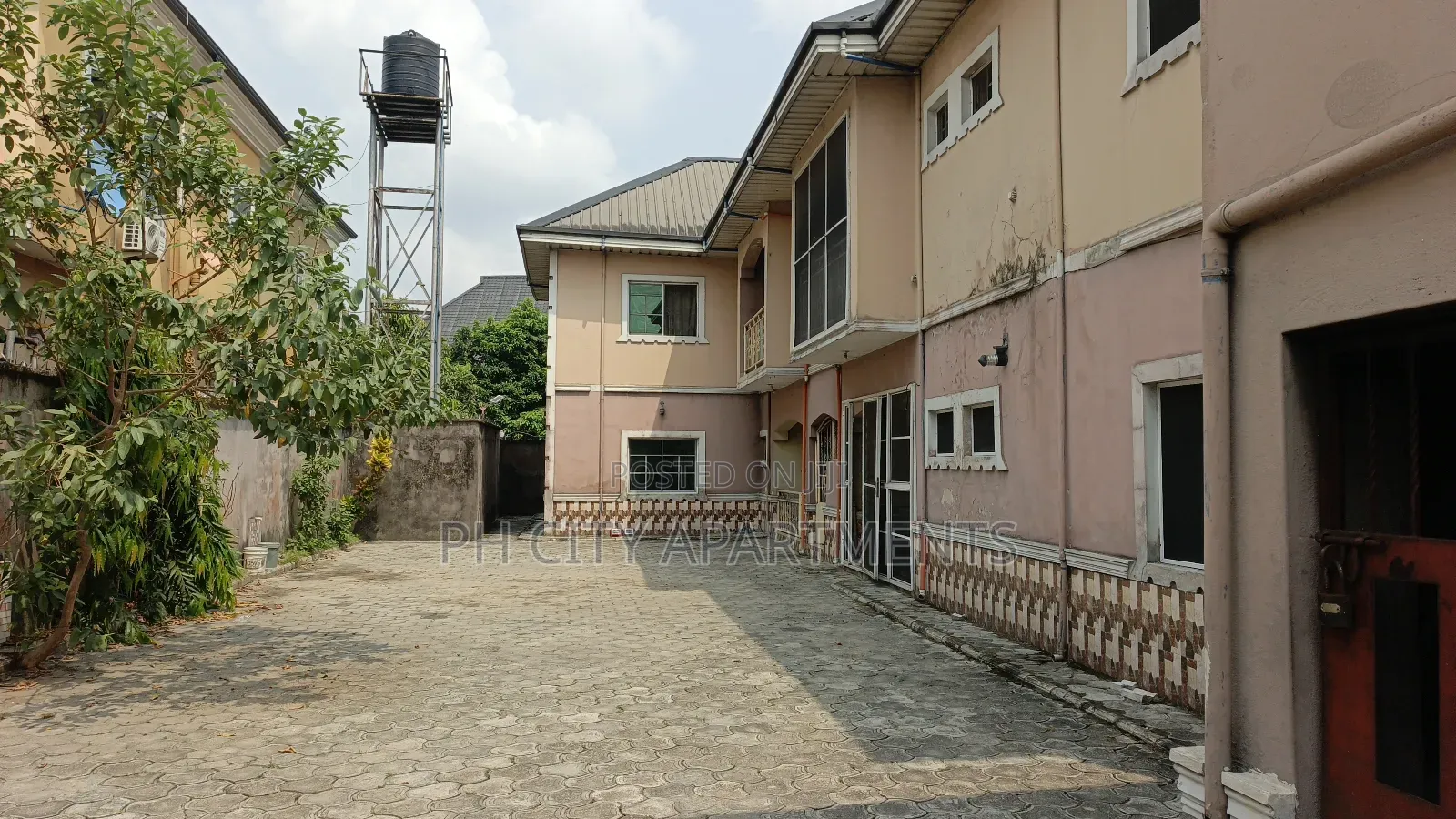 3bdrm Block of Flats in Eliozu for sale in Eliozu