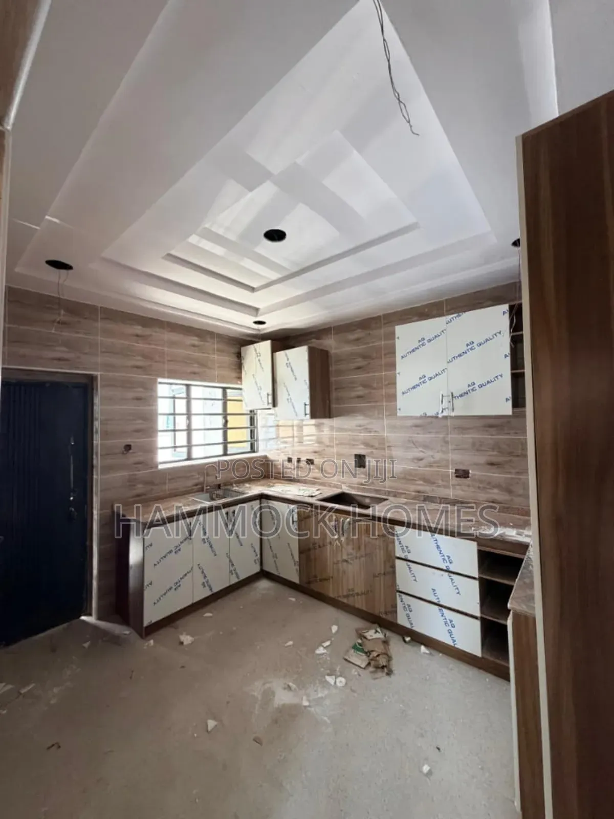 3bdrm Block of Flats in Kolapo Ishola Gra, Akobo for sale in Akobo