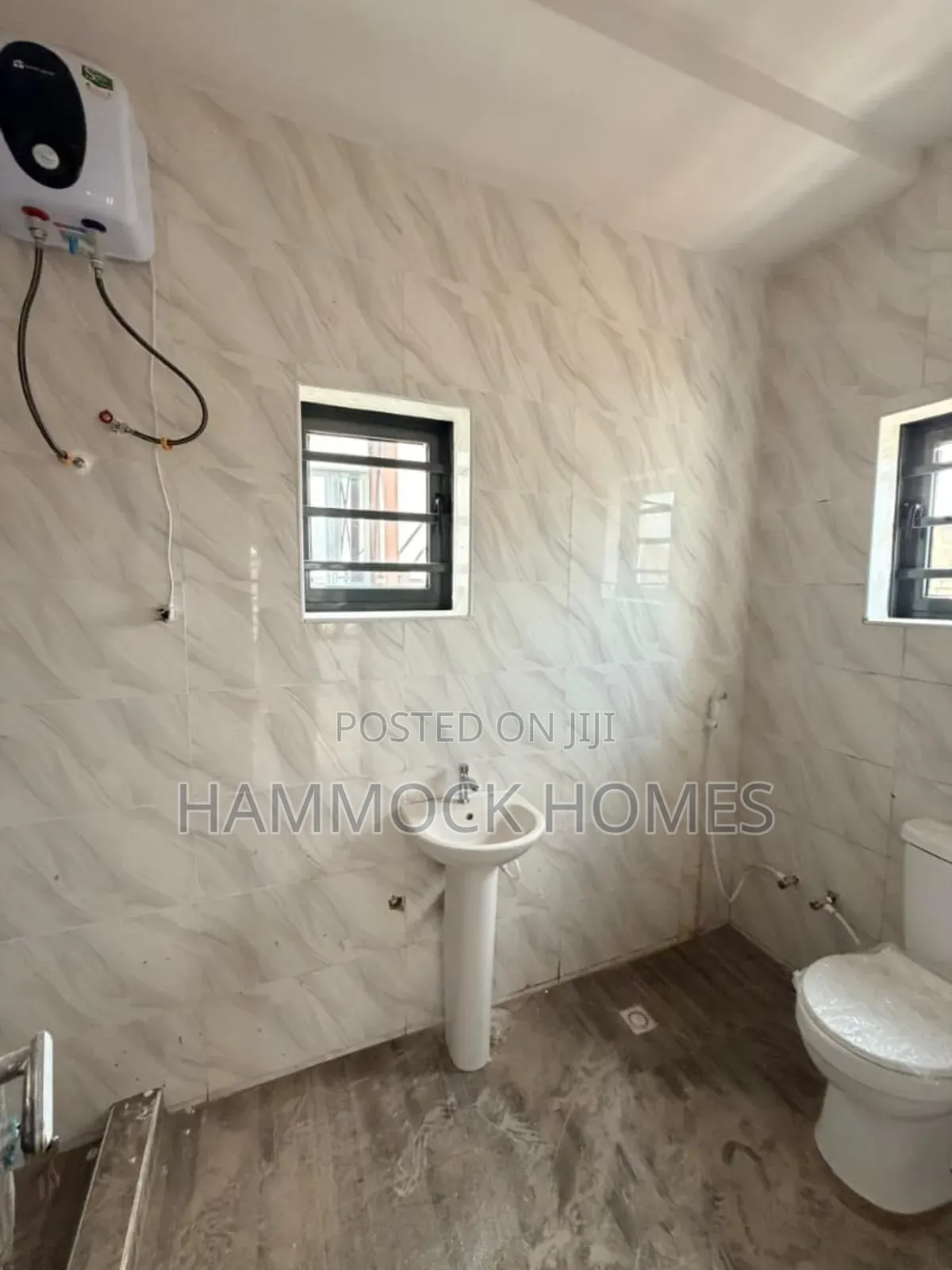 3bdrm Block of Flats in Kolapo Ishola Gra, Akobo for sale in Akobo