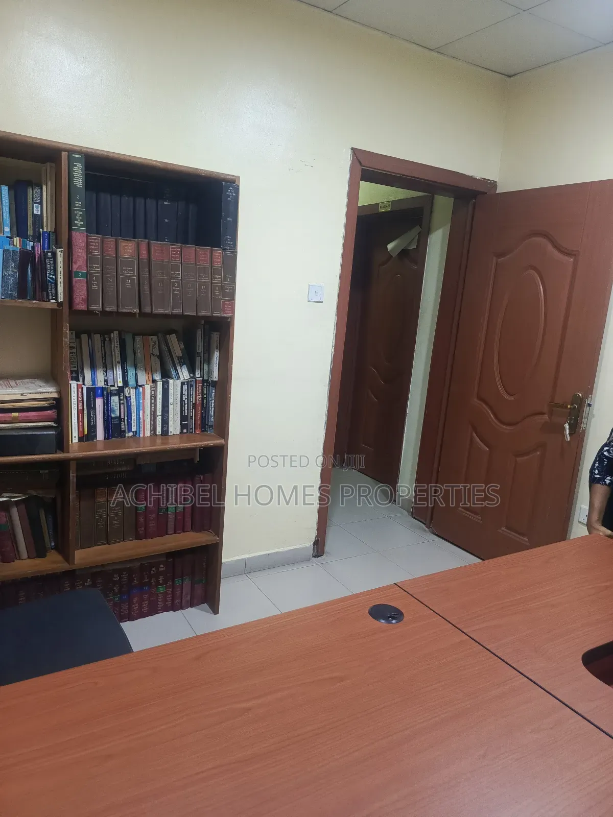 A Serviced and Furnished Personal Office Space in Lekki Phase 1 in Lekki Phase 1