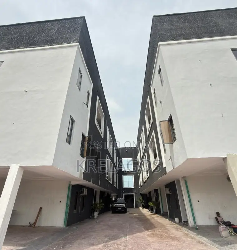 2bdrm Apartment in Ajiwe for sale in Ajiwe