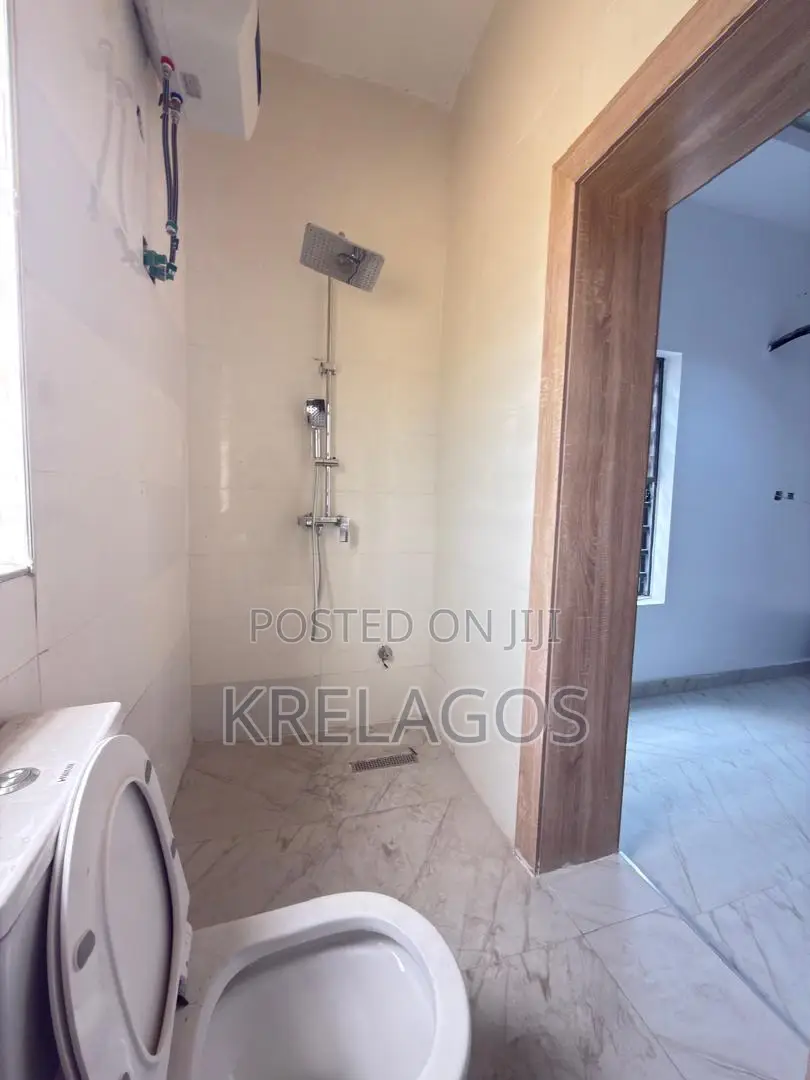 2bdrm Apartment in Ajiwe for sale in Ajiwe