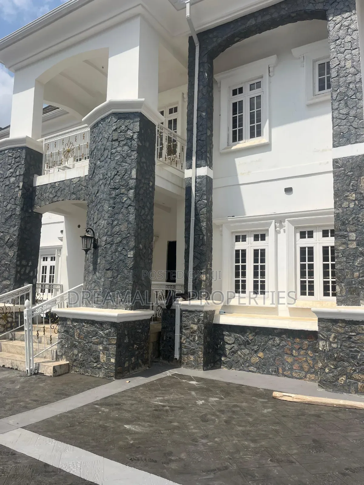 5bdrm Duplex in An Estate, Gwarinpa for sale in Gwarinpa
