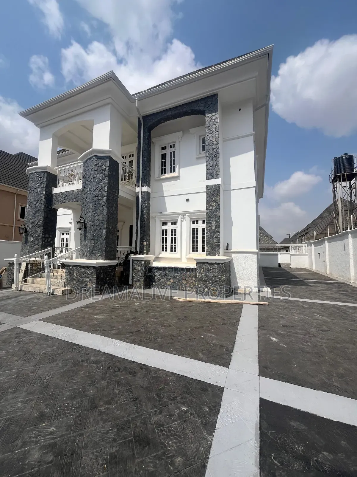 5bdrm Duplex in An Estate, Gwarinpa for sale in Gwarinpa