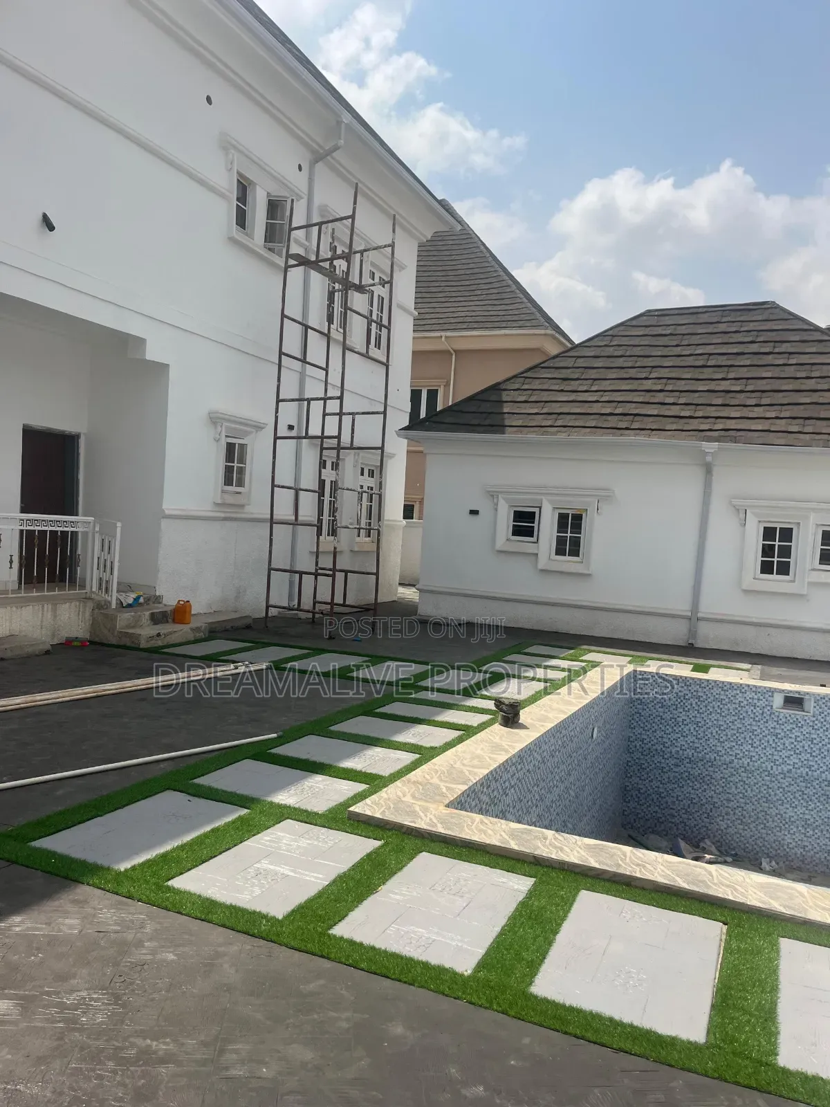 5bdrm Duplex in An Estate, Gwarinpa for sale in Gwarinpa