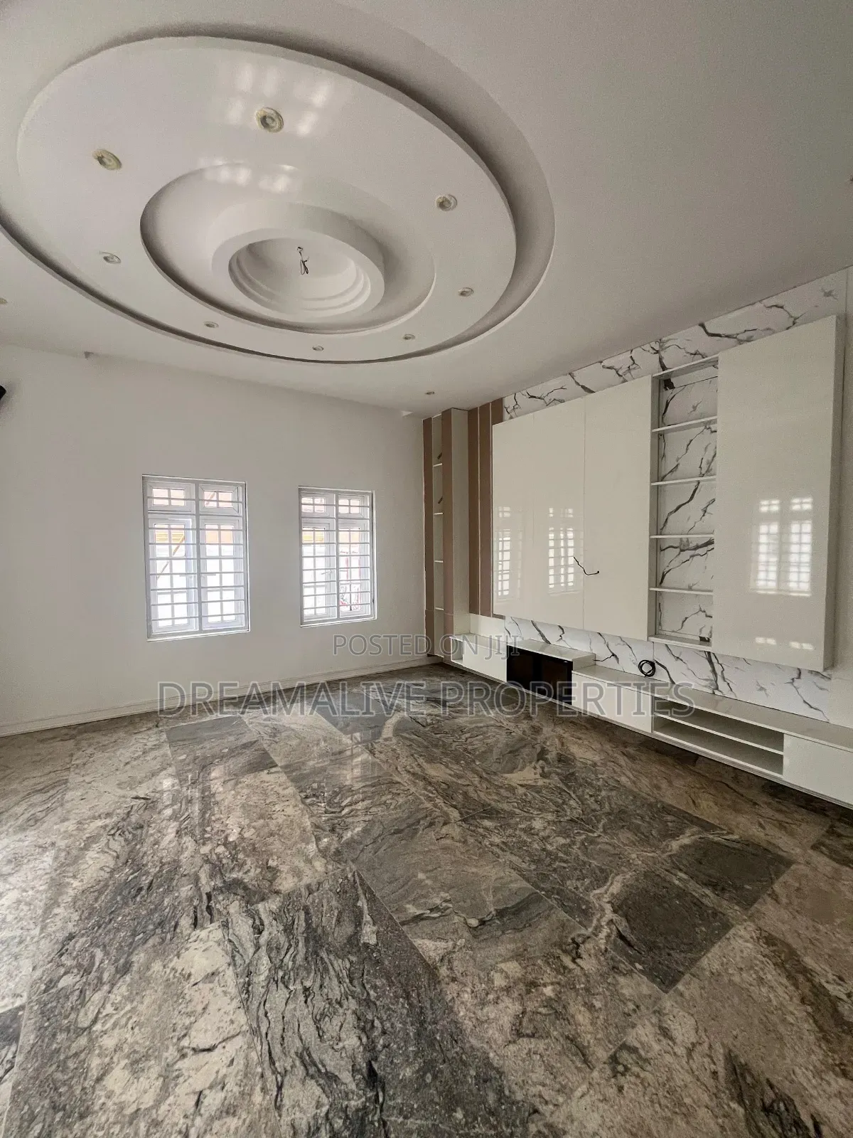 5bdrm Duplex in An Estate, Gwarinpa for sale in Gwarinpa