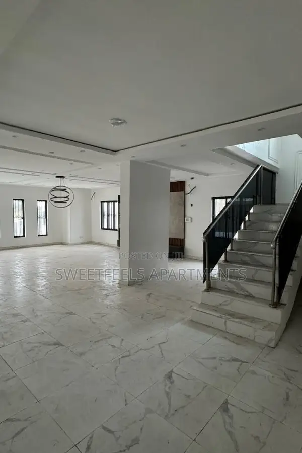 5bdrm Apartment in Royal Gardens Estate for sale in Ado / Ajah