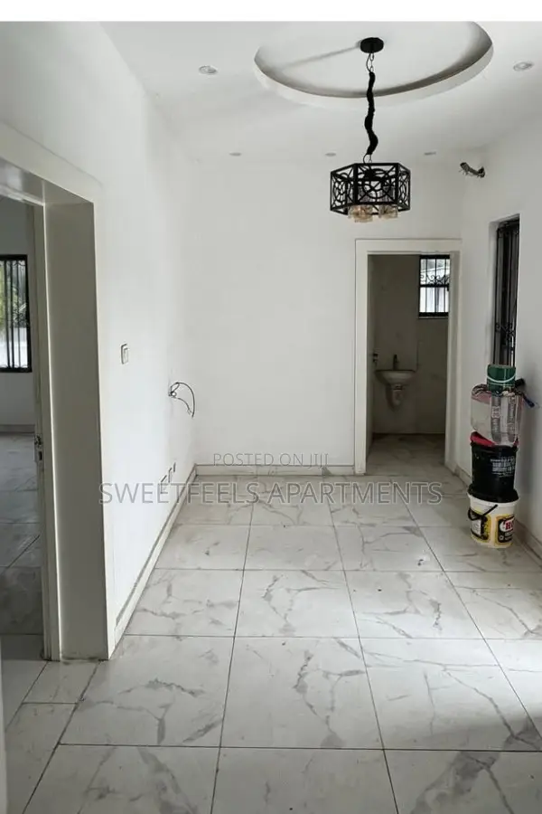 5bdrm Apartment in Royal Gardens Estate for sale in Ado / Ajah