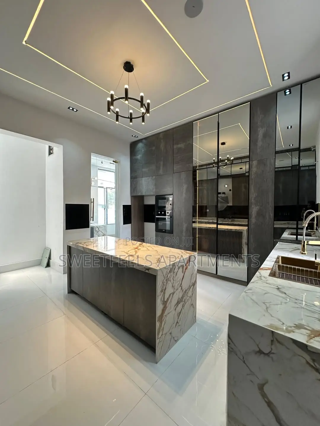 Furnished 5bdrm Duplex in Chevron for sale in Chevron