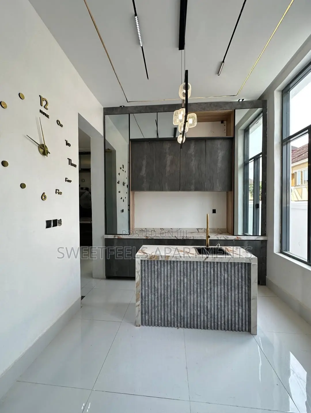 Furnished 5bdrm Duplex in Chevron for sale in Chevron