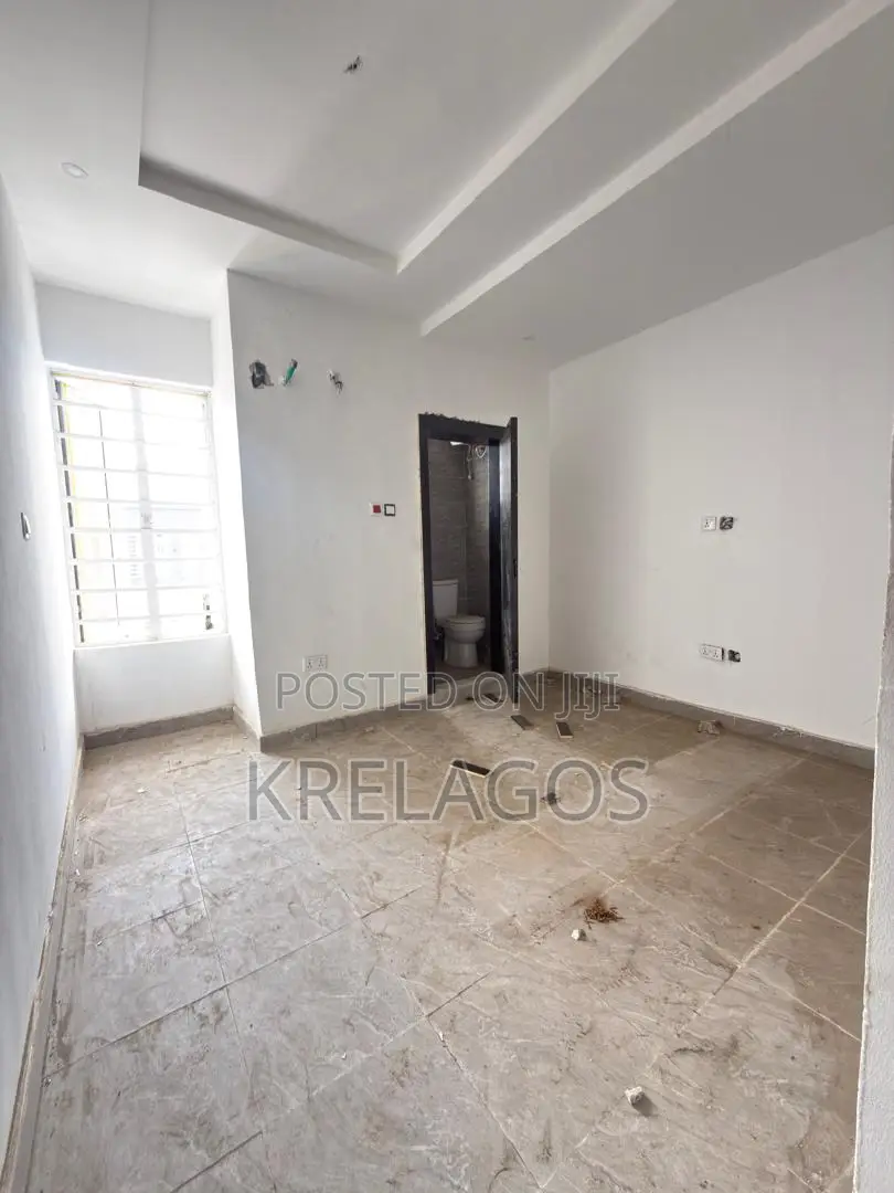 4bdrm Apartment in Ajiwe for sale in Ajiwe