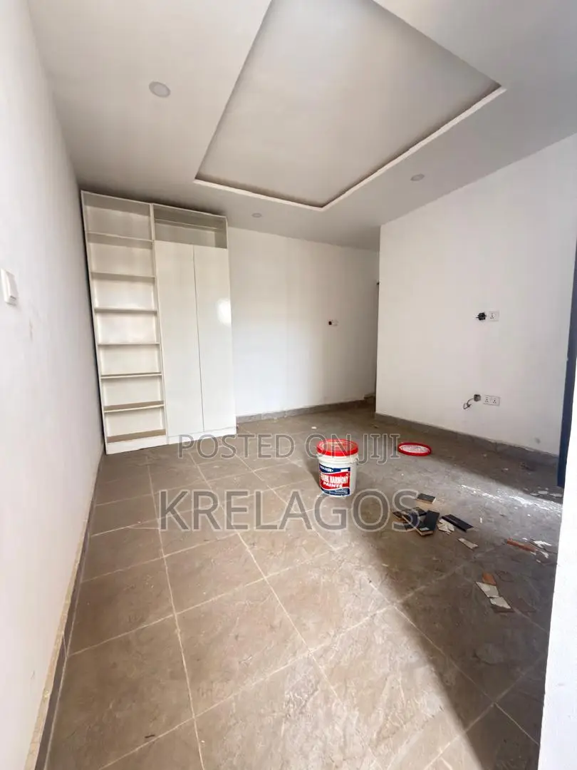 4bdrm Apartment in Ajiwe for sale in Ajiwe