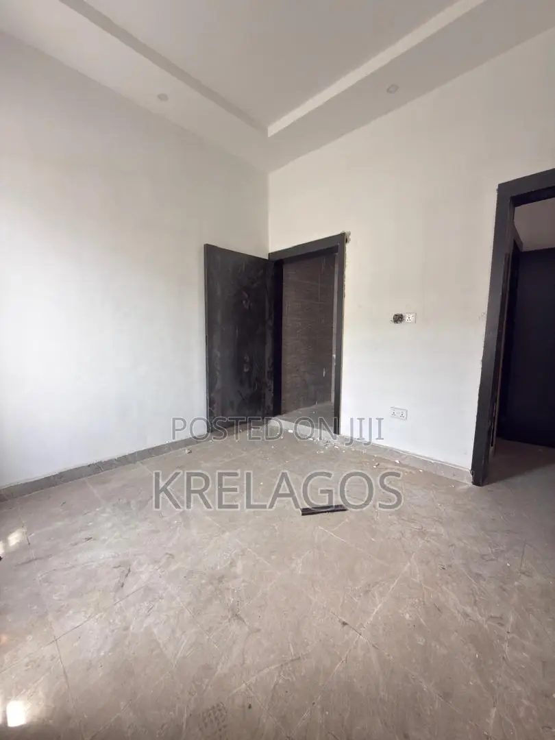 4bdrm Apartment in Ajiwe for sale in Ajiwe