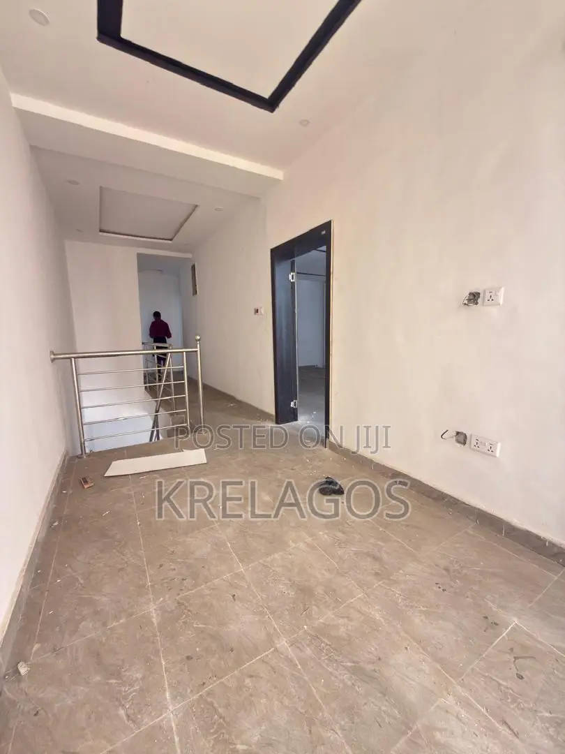 4bdrm Apartment in Ajiwe for sale in Ajiwe