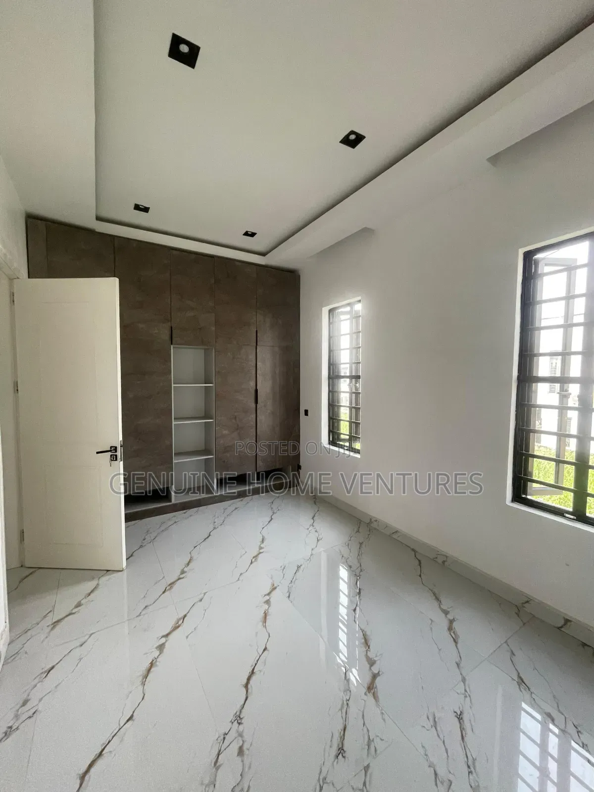 5bdrm Duplex in Vgc, Ikota for sale in Ikota