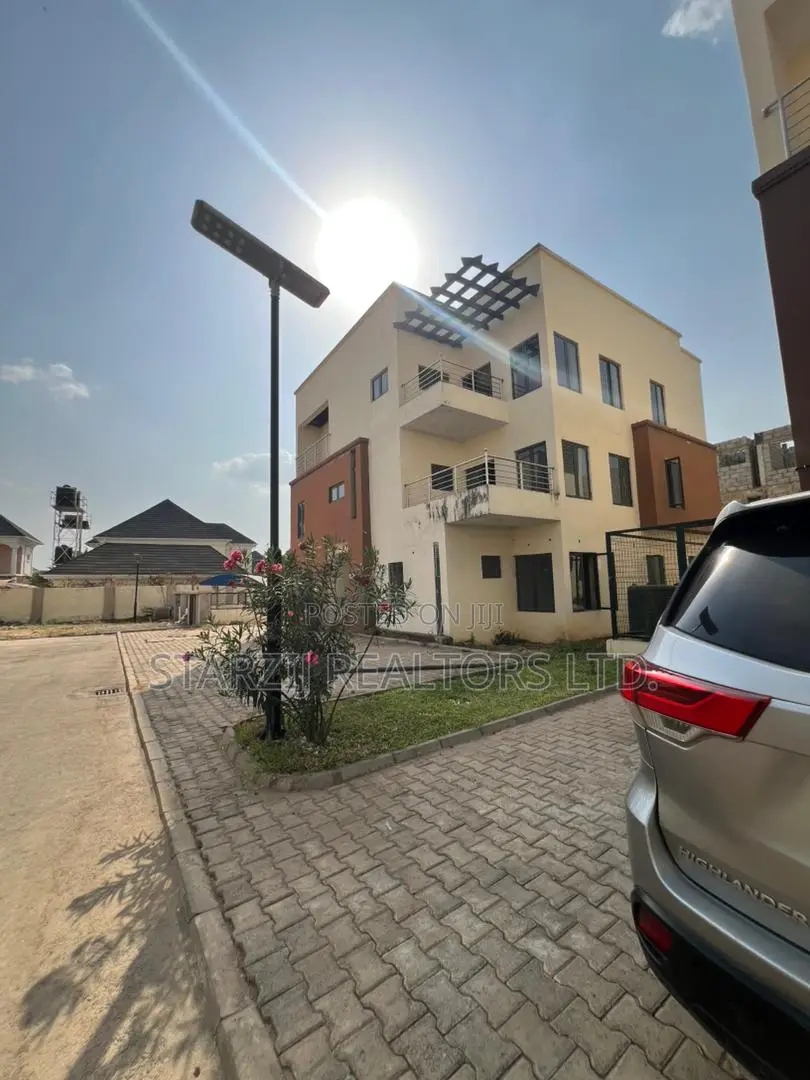 6bdrm Duplex in Apo District for sale in Apo District
