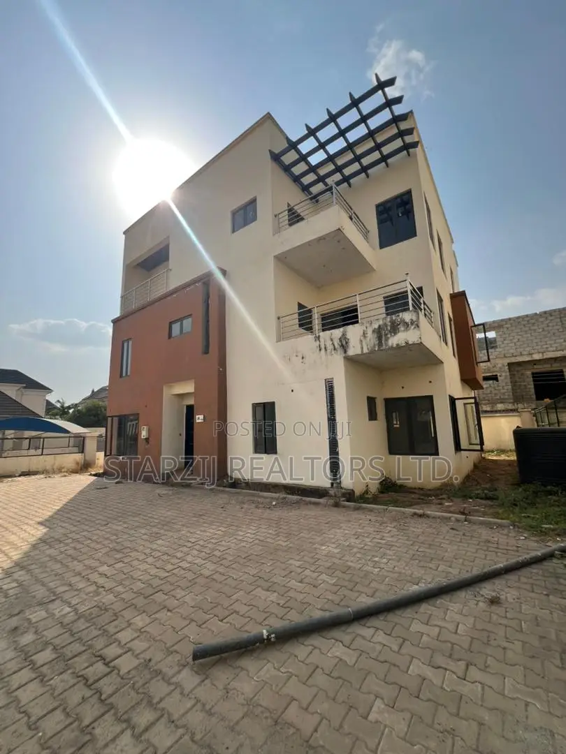 6bdrm Duplex in Apo District for sale in Apo District
