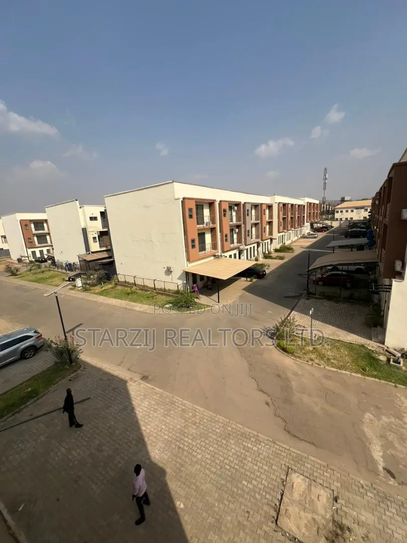 6bdrm Duplex in Apo District for sale in Apo District