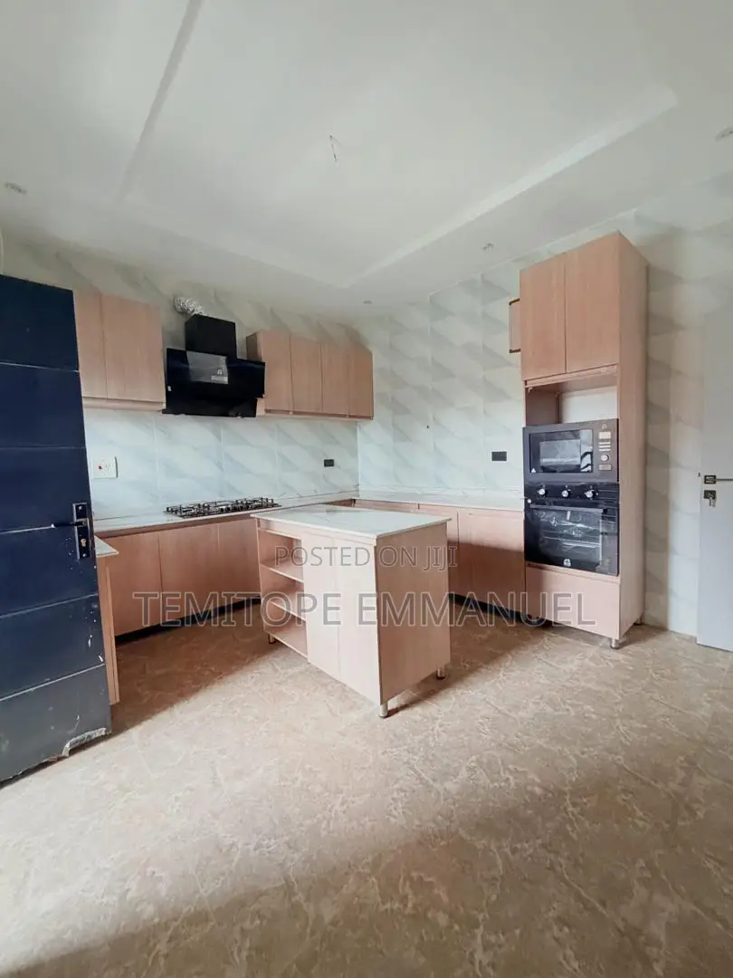 Furnished 4bdrm Duplex in Obanikoro Lagos for sale in Obanikoro
