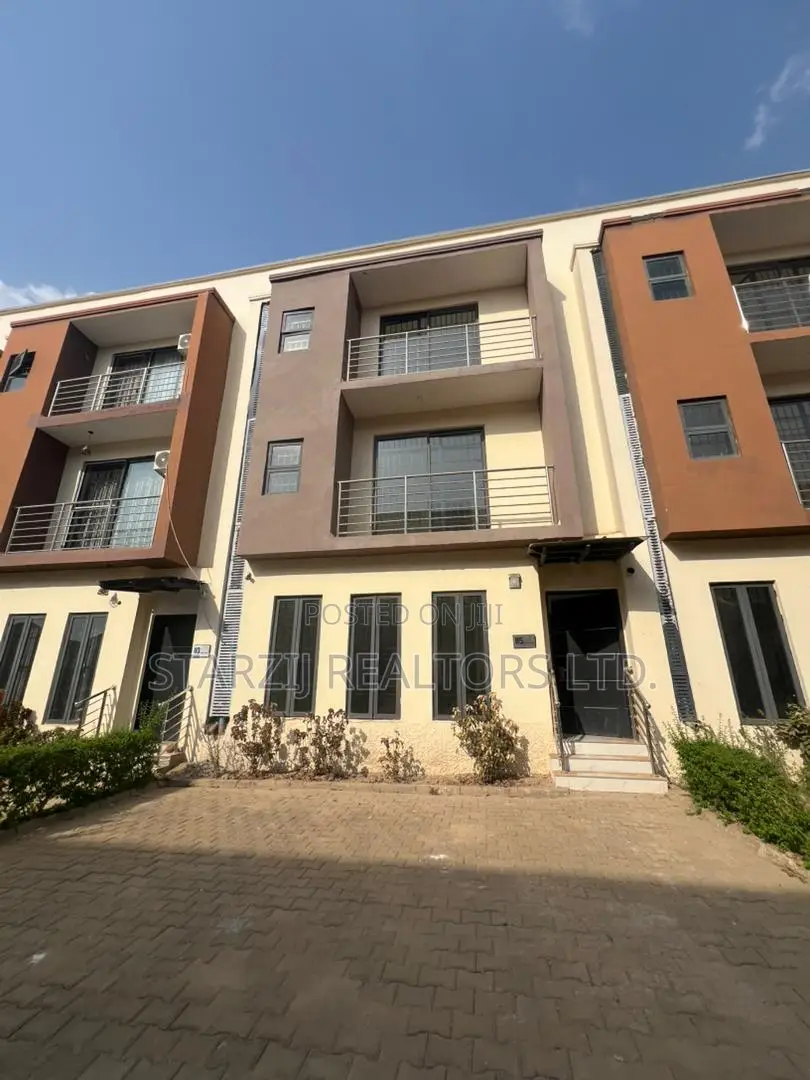 4bdrm Duplex in Apo District for sale in Apo District