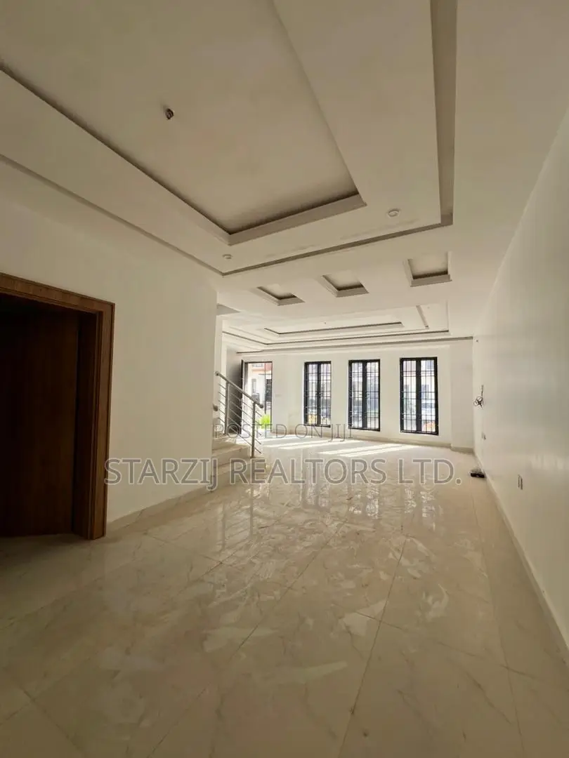 4bdrm Duplex in Apo District for sale in Apo District