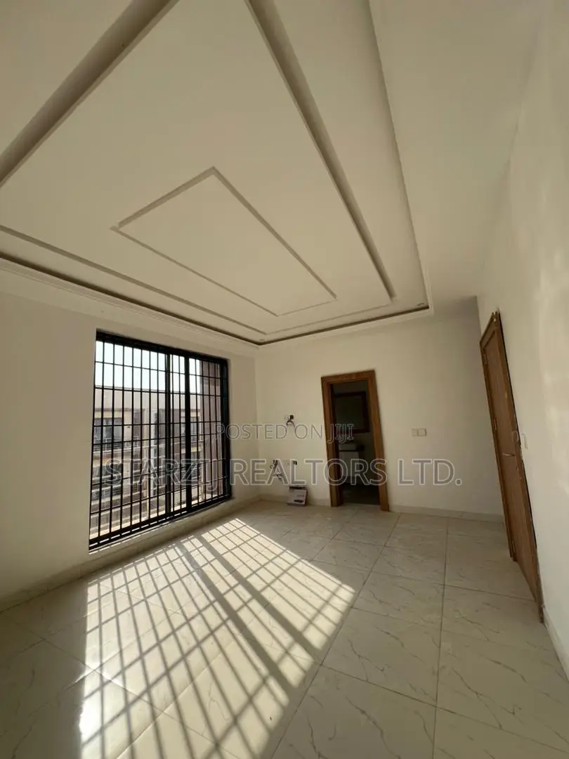4bdrm Duplex in Apo District for sale in Apo District
