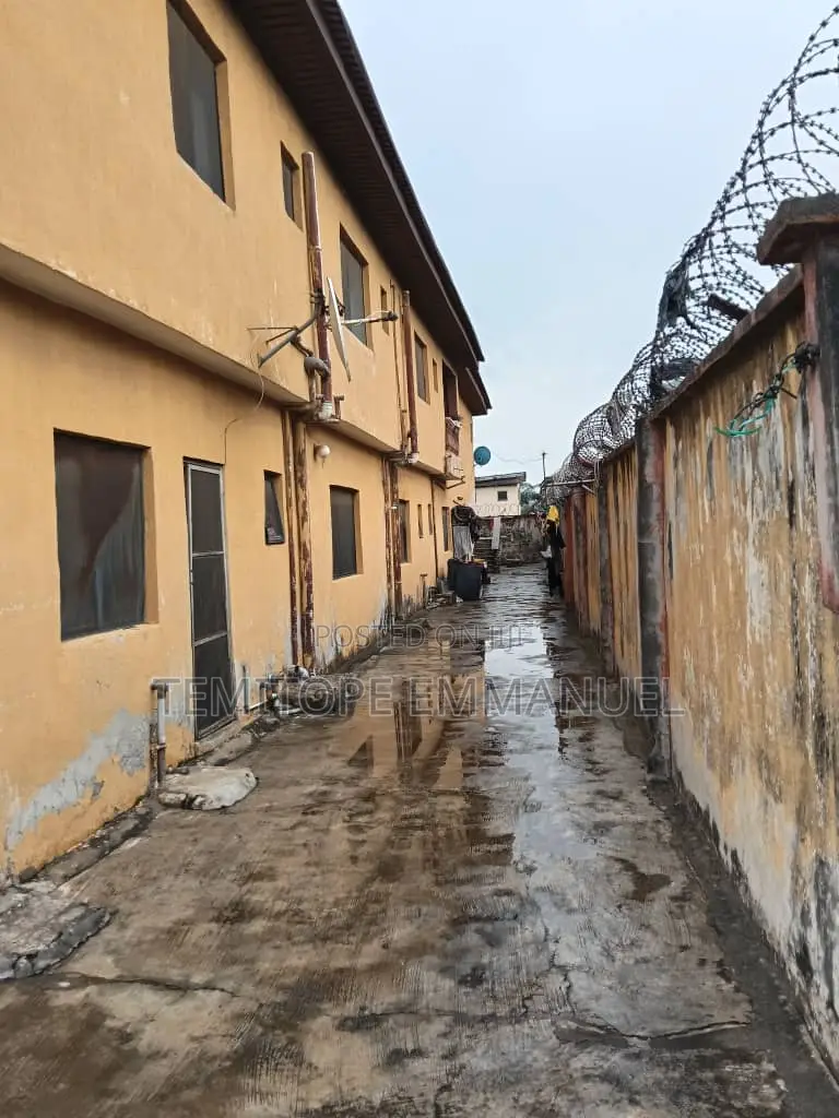 Furnished 18bdrm Apartment in Akowonjo, Lagos for sale in Akowonjo