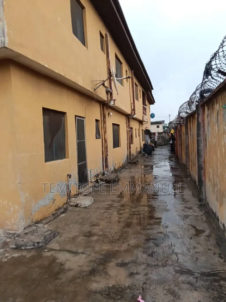 Furnished 18bdrm Apartment in Akowonjo, Lagos for sale in Akowonjo