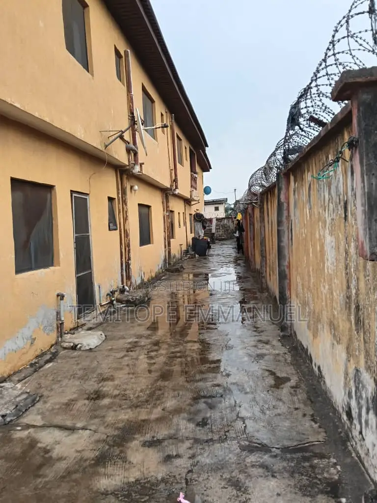 Furnished 18bdrm Apartment in Akowonjo, Lagos for sale in Akowonjo