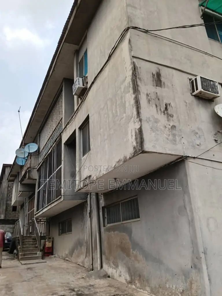 Furnished 12bdrm House in Cement Lagos for sale in Cement
