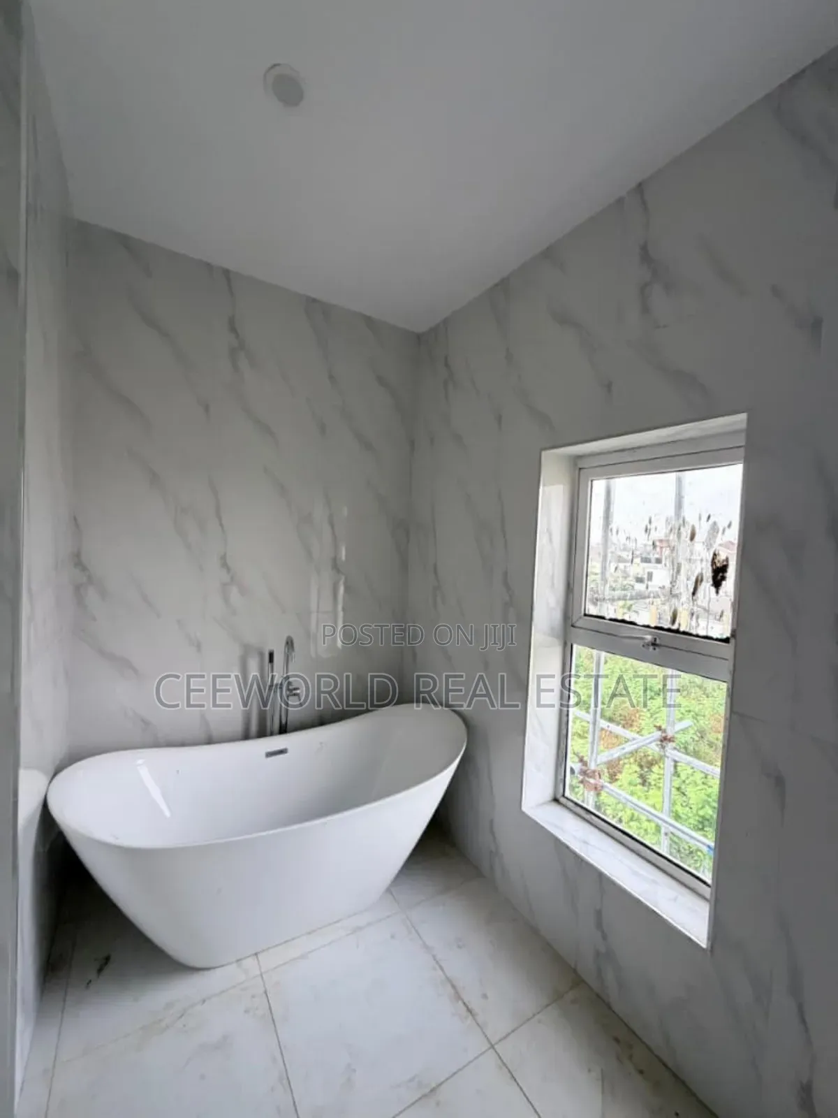 5bdrm Duplex in Kolapo Ishola Gra, Akobo for sale in Akobo