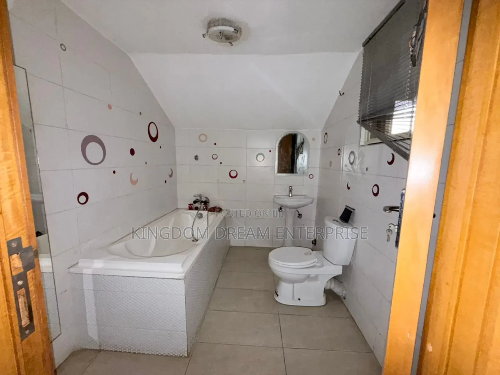 5 Bedroom Semi Detached House Lekki Phase 1 Right Lagos Commercial in Lekki