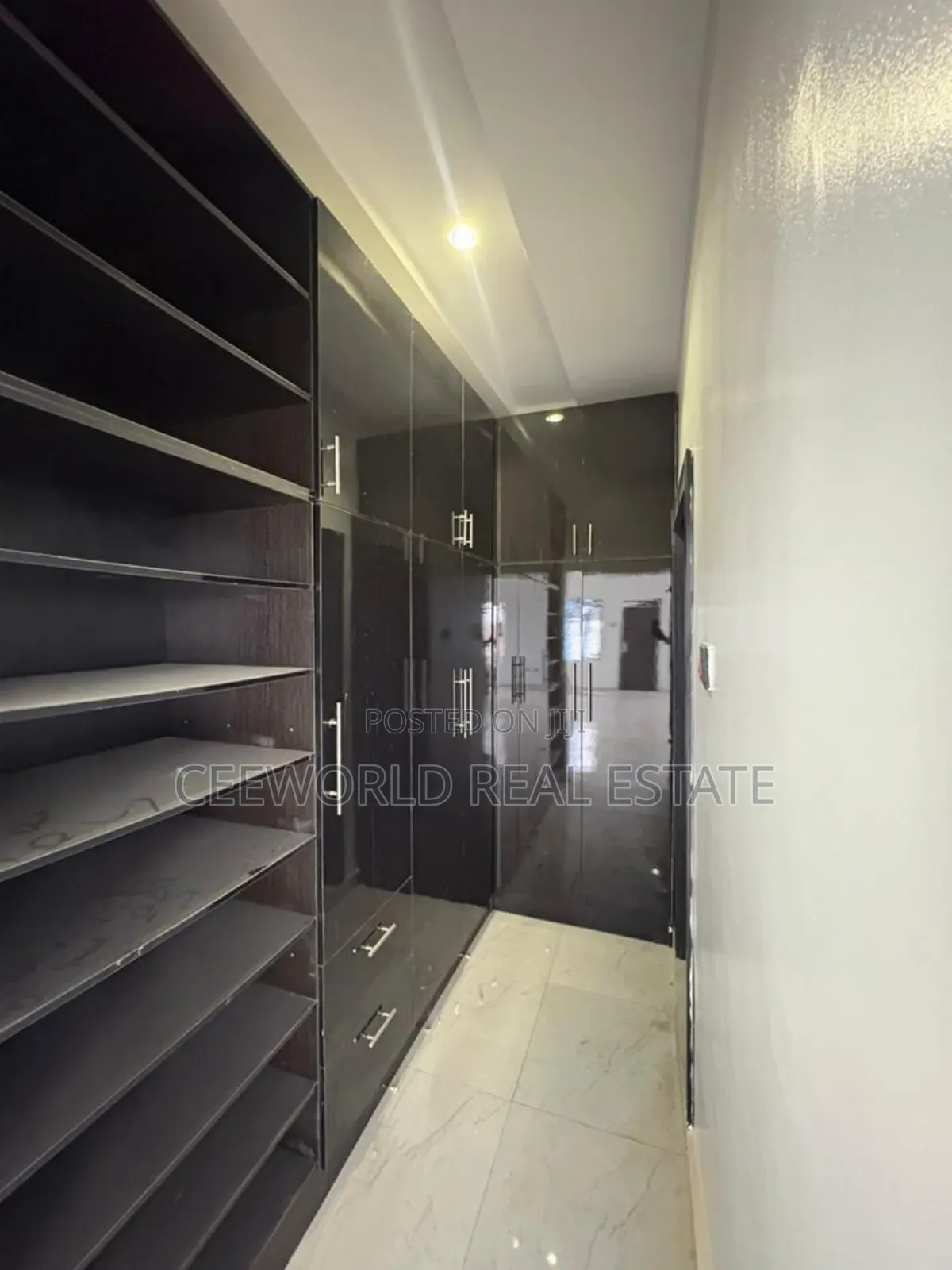 Furnished 5bdrm Duplex in Oluyole Estate for sale in Oluyole Estate