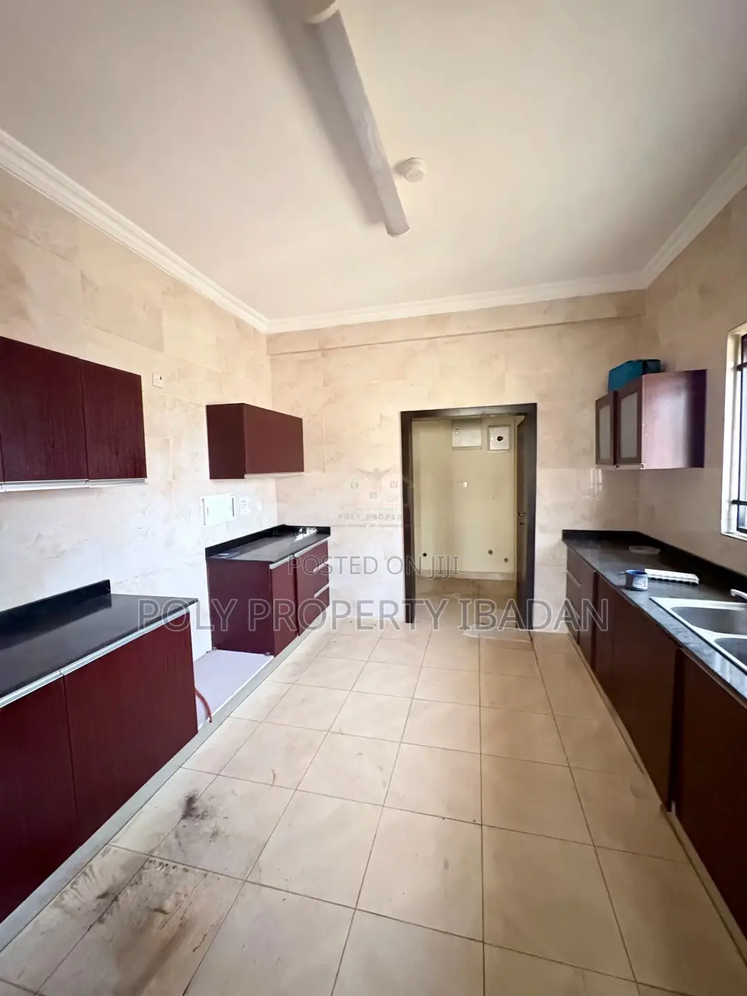 5bdrm Duplex in Olive Court, Ibadan for sale in Ibadan