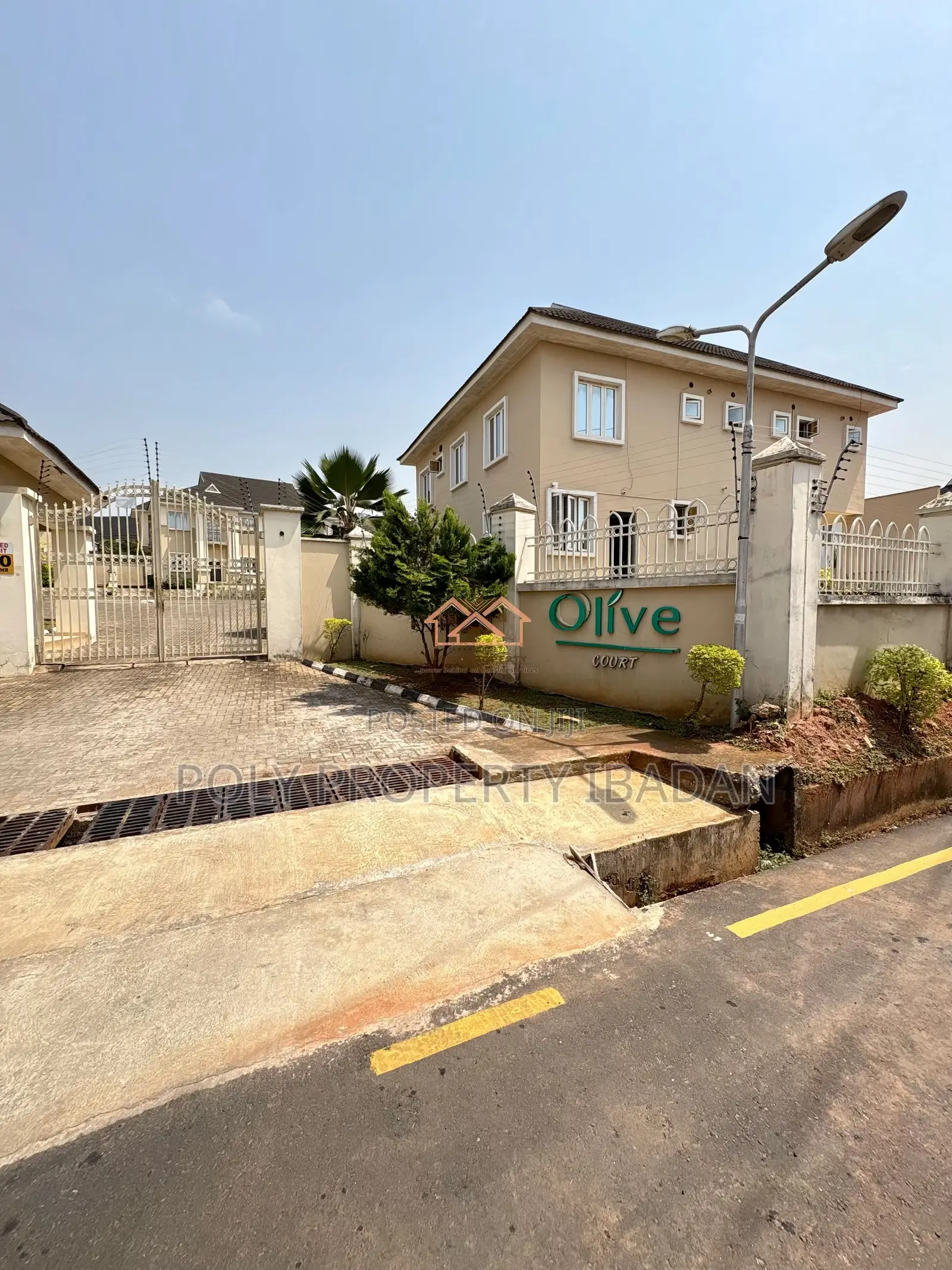5bdrm Duplex in Olive Court, Ibadan for sale in Ibadan