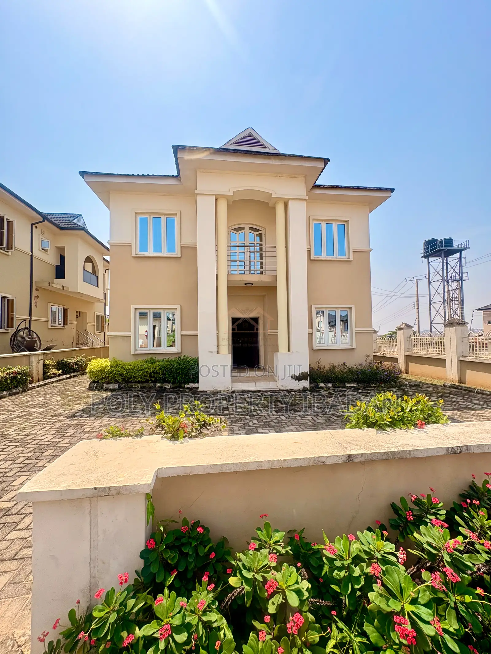 5bdrm Duplex in Olive Court, Ibadan for sale in Ibadan
