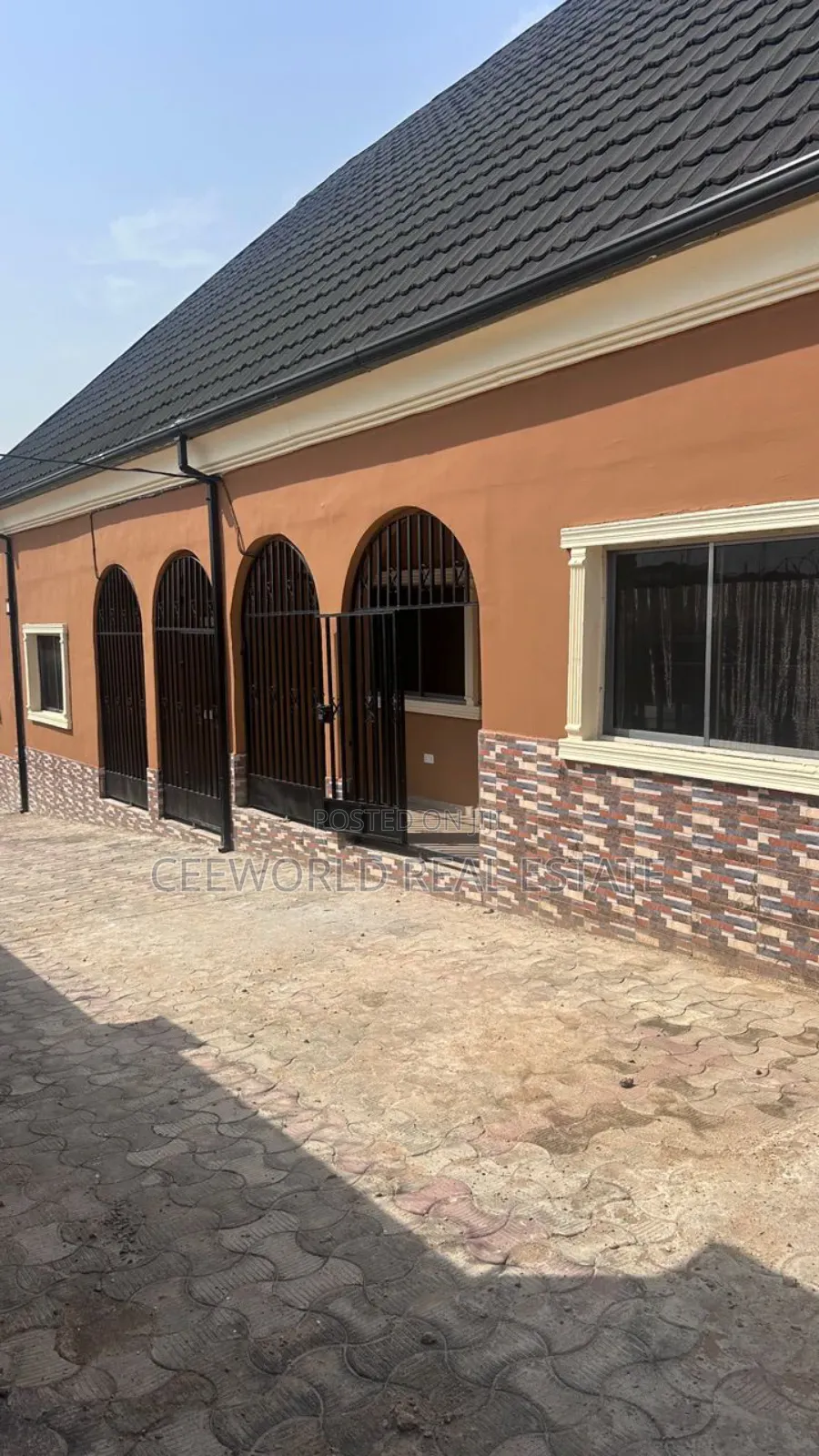 3bdrm Apartment in Adeoje Estate, Akala Express for rent in Akala Express