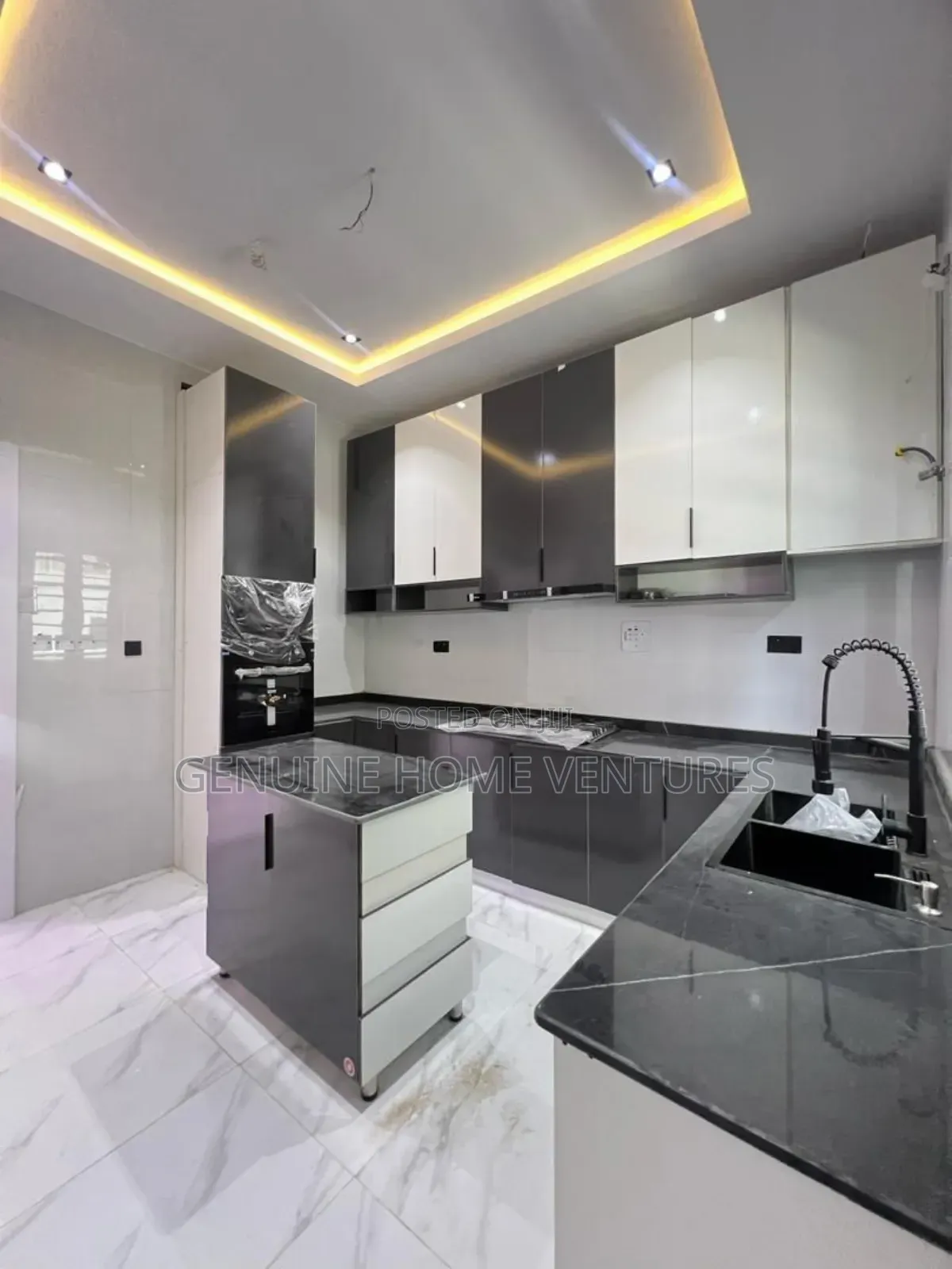 4bdrm Duplex in Ikota for sale in Ikota