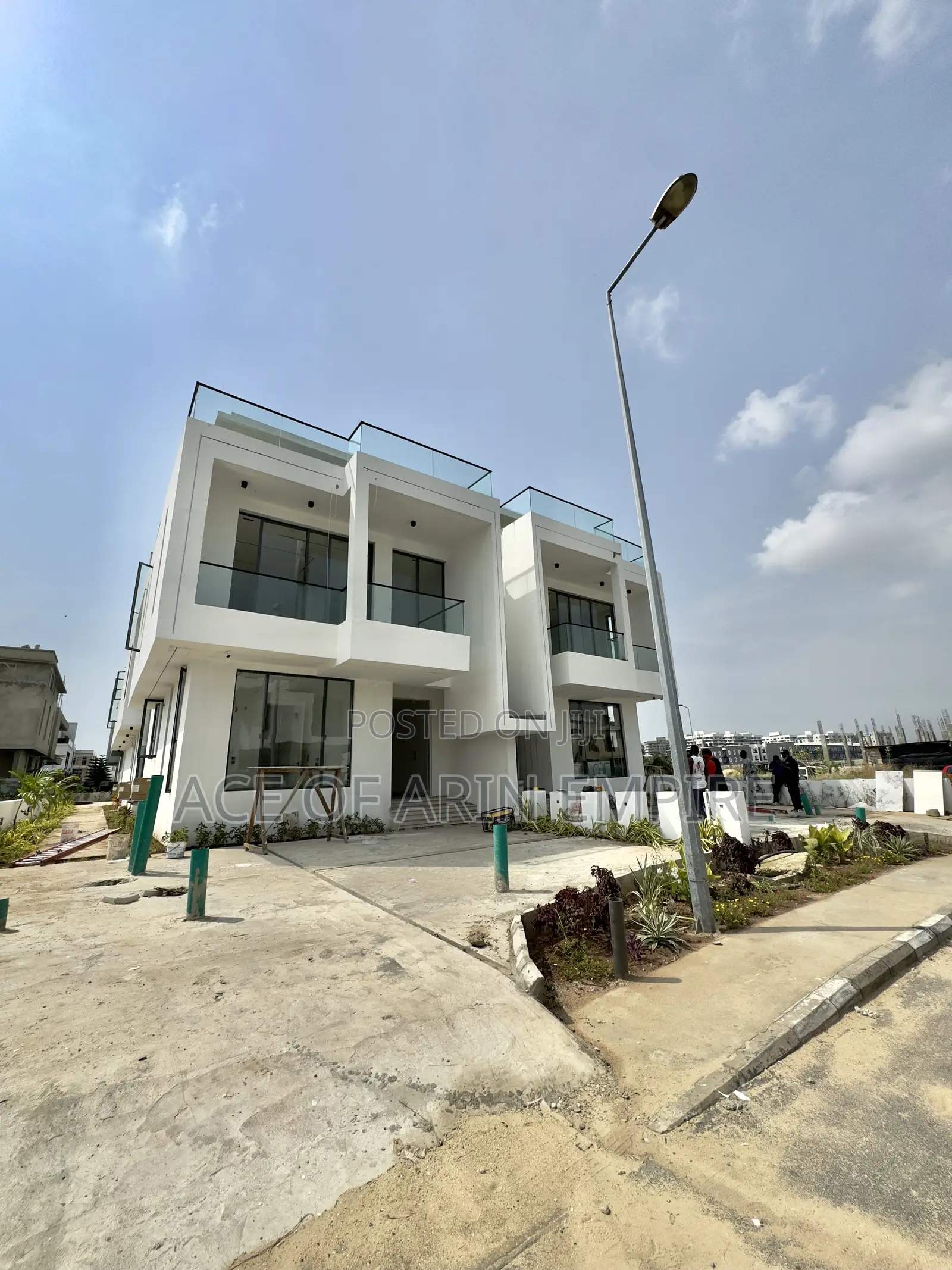 5bdrm Duplex in Ikate for sale in Ikate