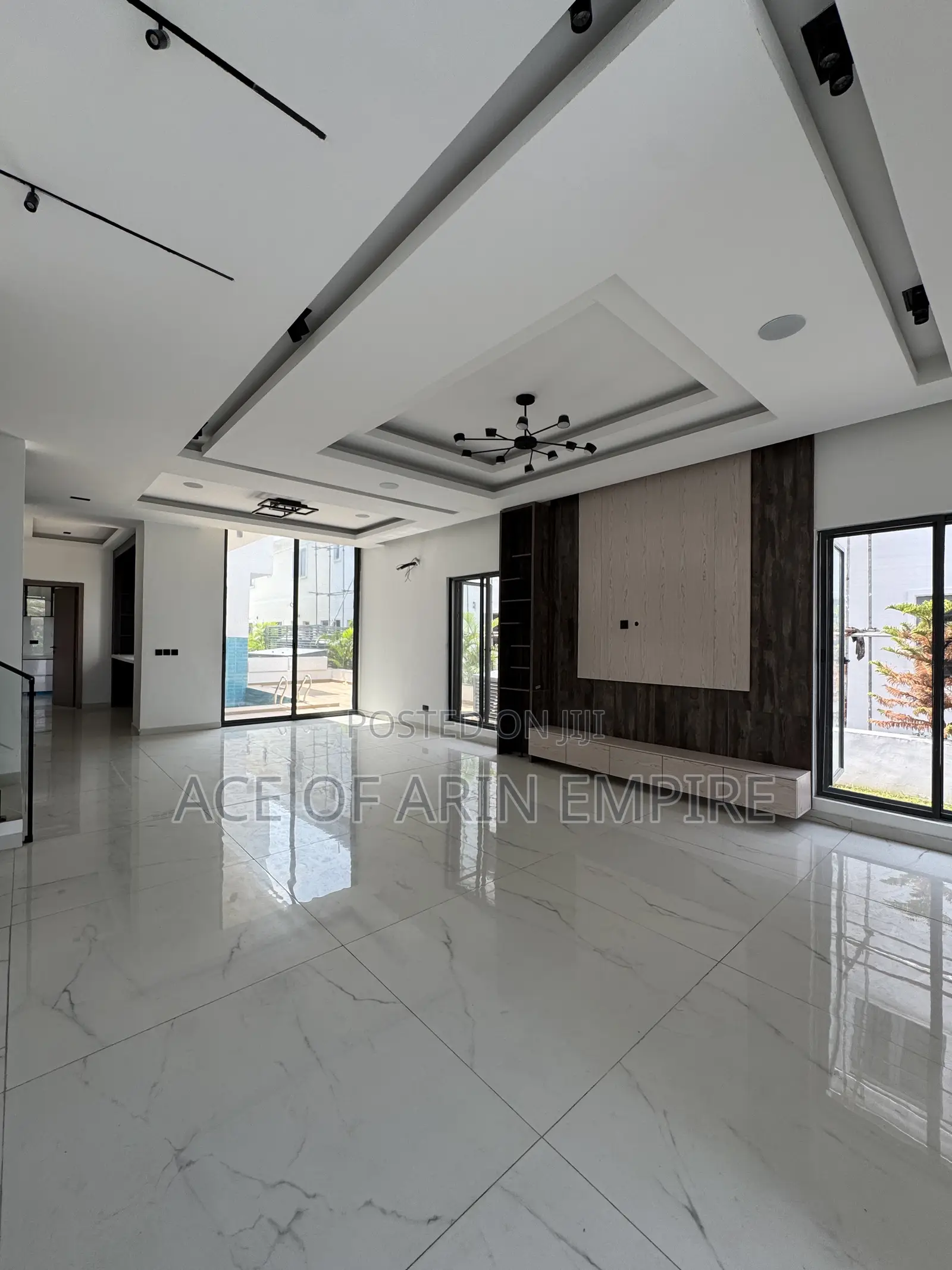 5bdrm Duplex in Ikate for sale in Ikate