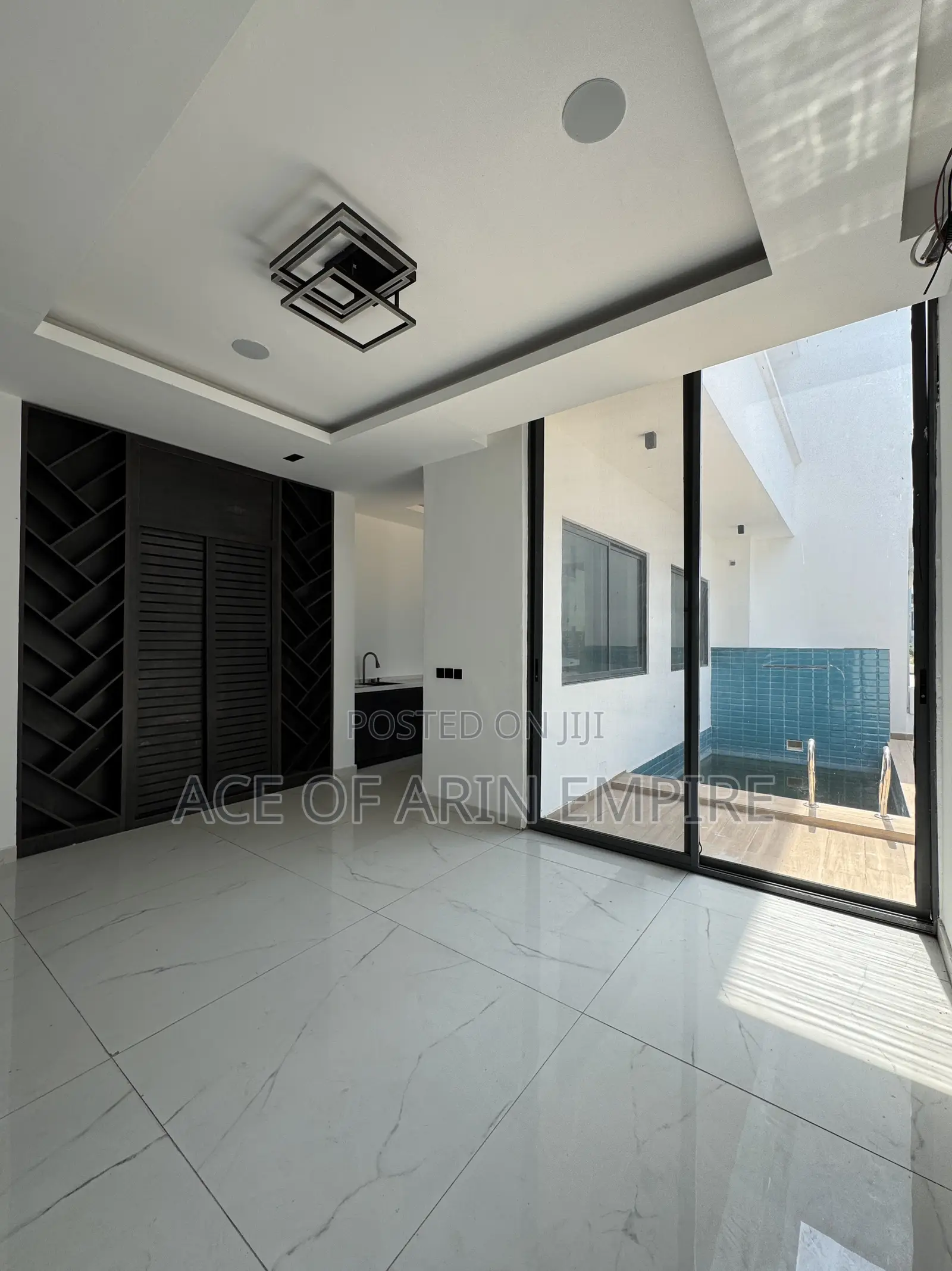 5bdrm Duplex in Ikate for sale in Ikate