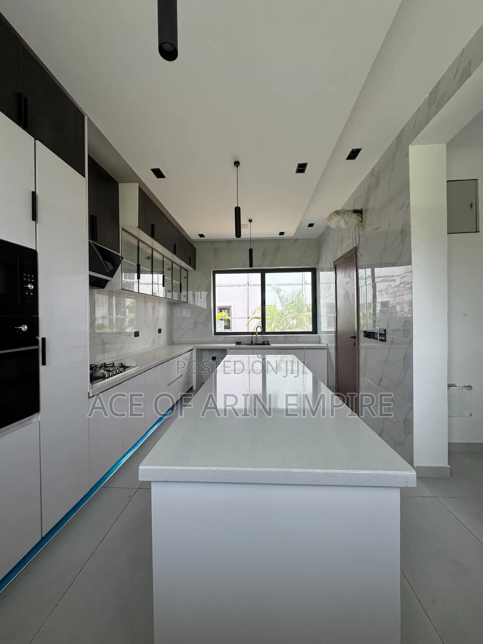 5bdrm Duplex in Ikate for sale in Ikate