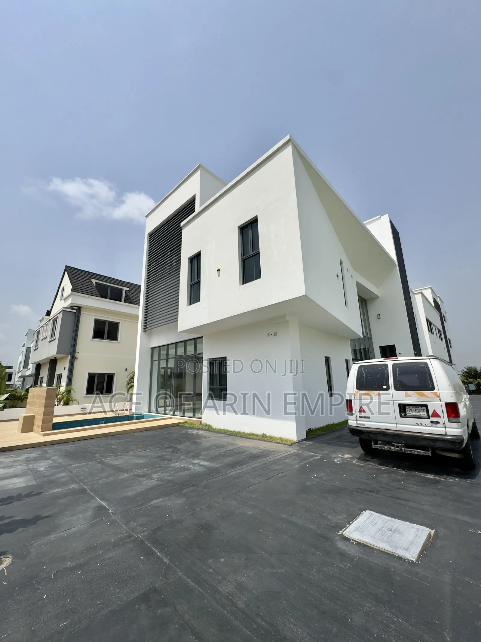 5bdrm Duplex in Ikate for sale in Ikate